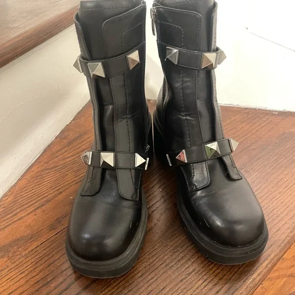 Nine West Mid Ankle Black Lug  Chunky Silver Stud Biker Moto Boots 9.5 - Picture 4 of 6